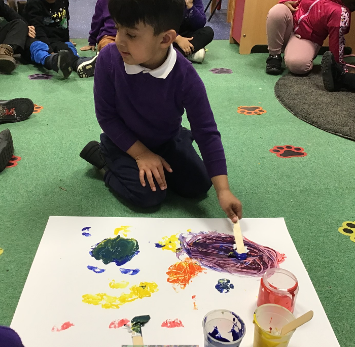 shipley_ce's tweet photo. Nursery have been busy experimenting with colour mixing after reading Mouse Paint @WeAreBDAT #nursery #mousepaint #experiment #colour #colourmixing #EYFS https://t.co/ytdWMhAEpD