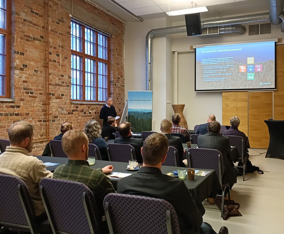 Puuta jalostavan teollisuuden monimuotoisuuskiertueella metsäjohtaja Pauli Otava muistutti ylimmän johdon sitoutumisen tärkeydestä. Versowood on ollut erittäin aktiivinen koko tiekarttatyön ajan, ja nyt tiekartan jalkauttaminen on käynnissä 👍
<a href="/metsateollisuus/">Metsäteollisuus</a> <a href="/Sahateollisuus/">Sahateollisuus ry</a>