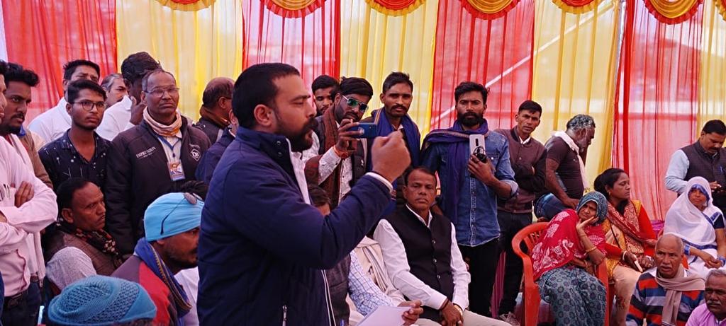 BA4Dholpur's tweet photo. आज बांरा मे बहन #हेमलता के सम्मान मे @JitendraValmi88 जी व @Satyavan_Aazad ने पहुंच आक्रोश रैली को सम्बोधित किया।

शासन को प्रशासन को चेताया कि अगर बहन के साथ किसी भी तरह की कार्यवाही की कोशिश सरकार ने की तो पुरे प्रदेश मे बड़ा आंदोलन किया जाएगा,
जिसकी जिम्मेदार स्वय सरकार रहेगी। https://t.co/B7vzev9Pca