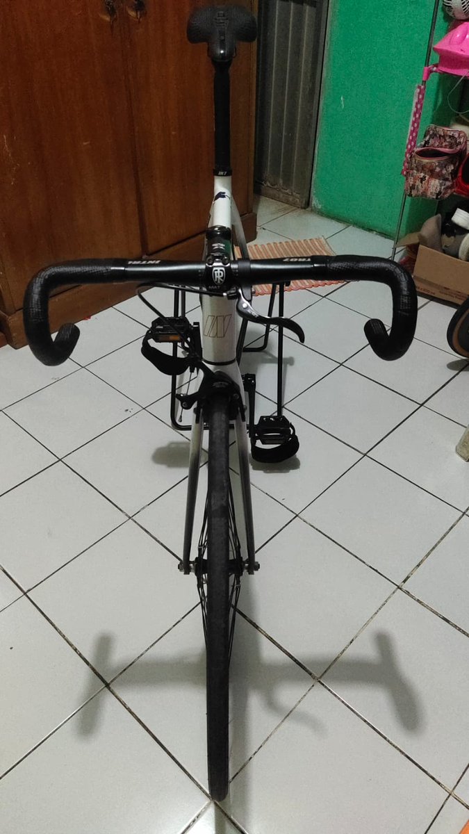agee_8970's tweet photo. Wts fullbike introtech size 52 , spek detail dm aja, 4,5 jutaa #fnfjb https://t.co/9hHifWG0xI
