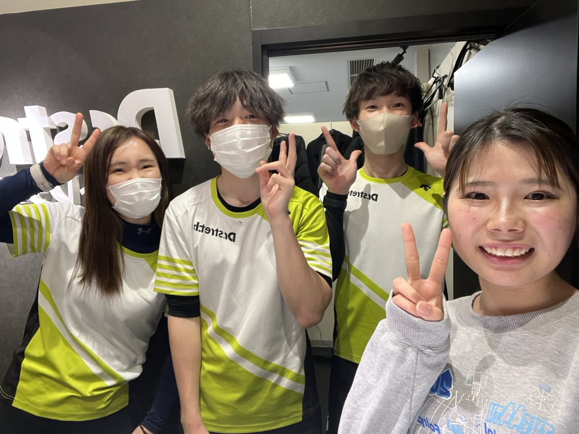 研修生が京橋店に！

京橋配属ではないらしいですが
先輩達が働き方やお客様への向き合い方を
お話しして背中でも見せてくれたみたいで
みんなのいい笑顔の写真を送ってくれました🌟

残りの研修期間もがんばってね🧞‍♀️🧞🧞‍♂️

#できできのやれやれ