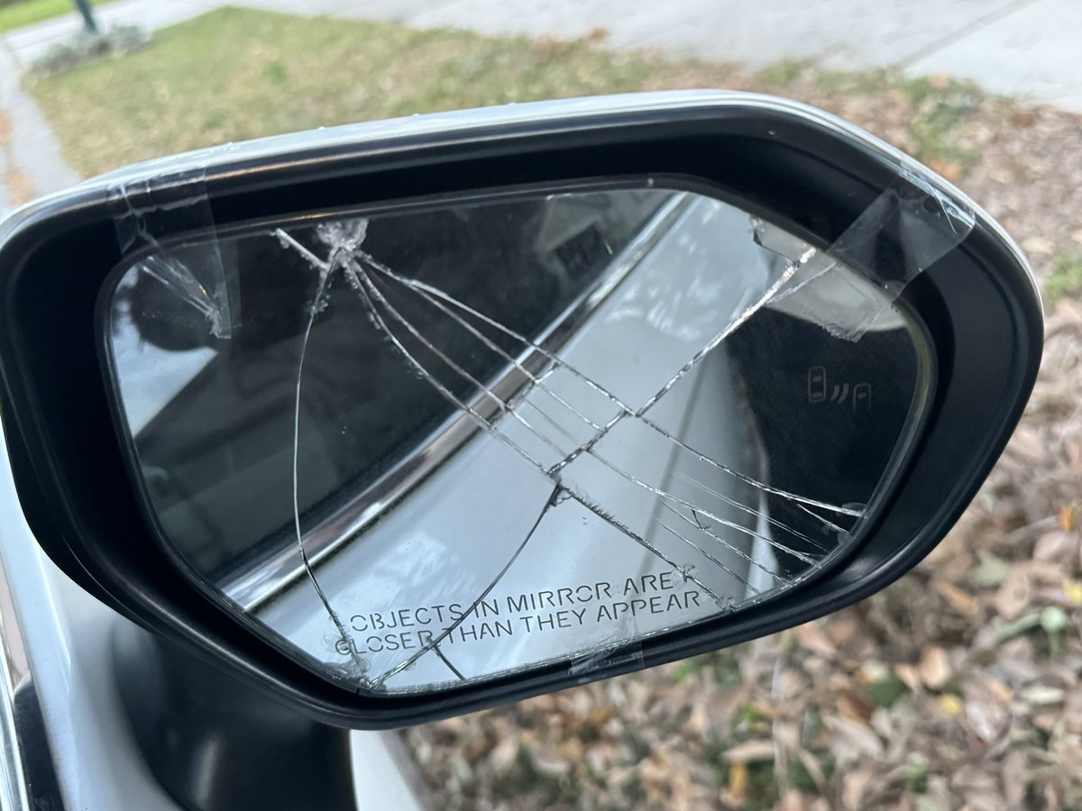 PatelAkunj's tweet photo. @ridespin one of your riders illegally crossed the road and took the mirror off my car and dented my car , but there’s nothing you can do? Some bs that I have to take the loss and pay for the damages. And the person walks away with a slap on the wrist. https://t.co/8zv33Pztwd