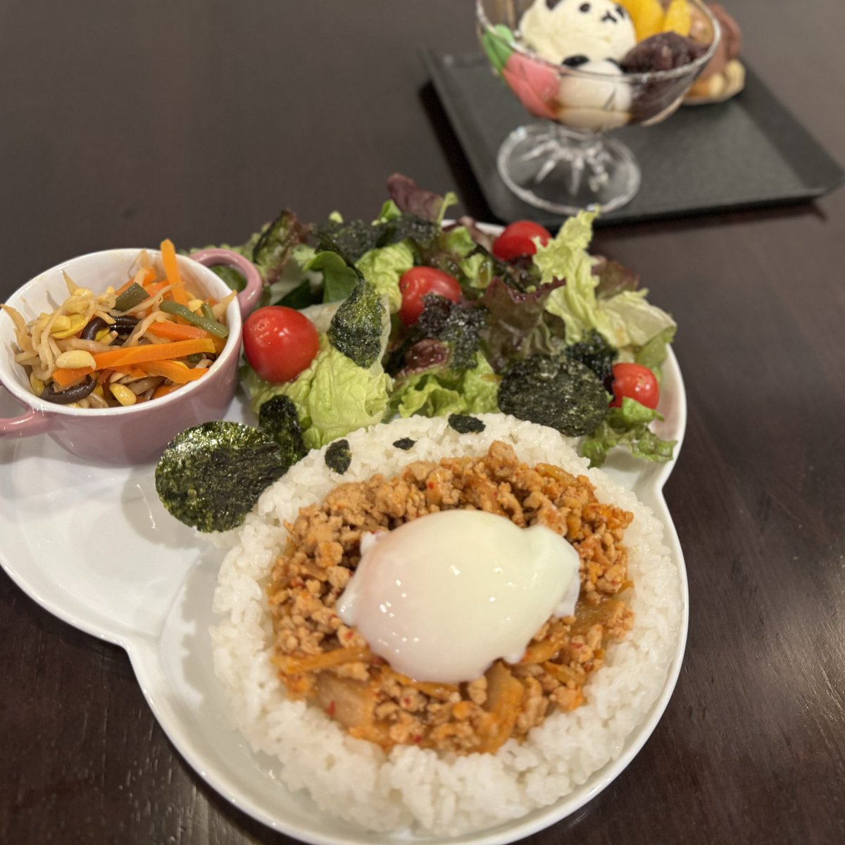 Panpandacafe's tweet photo. #ぱんぱんだカフェ 来てくださった皆さまありがとうございました🐼☕️2024年1回目！クリームあんみつのパンダ白玉がお気に入りです🐼✨いつもお手伝いしてくれているめるもさんの誕生月ということでトイプードルのムースも🐩💚難しかったけどなんとか作れました🥹来月は2月18日に開催しますー🐾 https://t.co/Ml5GnDkb7e