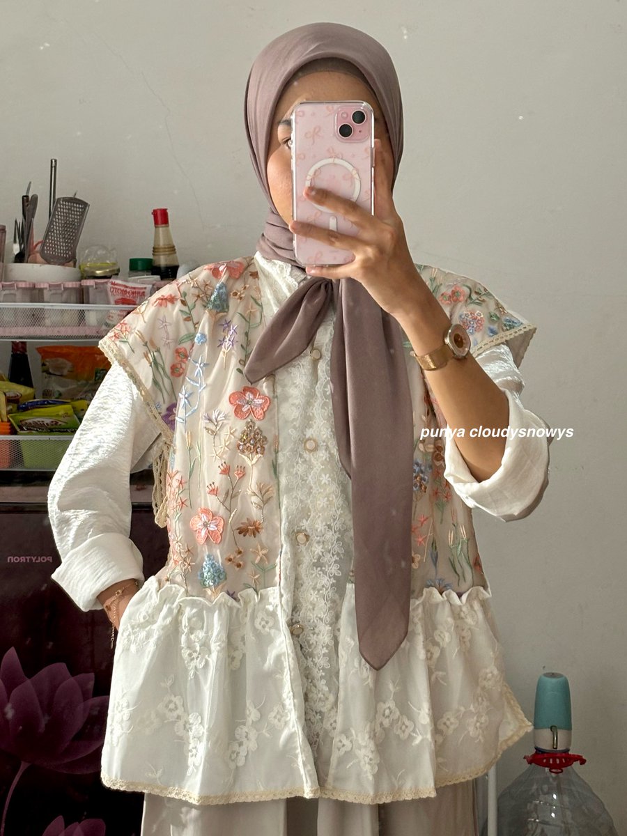 cloudysnowys's tweet photo. INI OUTER CANTIK BANGET😭🤍

gabisa berhenti liatin karena secantik itu, bagus buat kondangan atau lebaran₊˚⊹♡

bisa di mix &amp; match pakai rok ataupun celana bener2 ga ribet, cocok buat kalian yang pengen ootd simple tapi tetep cantik🥹✨ https://t.co/E1weySxgNc