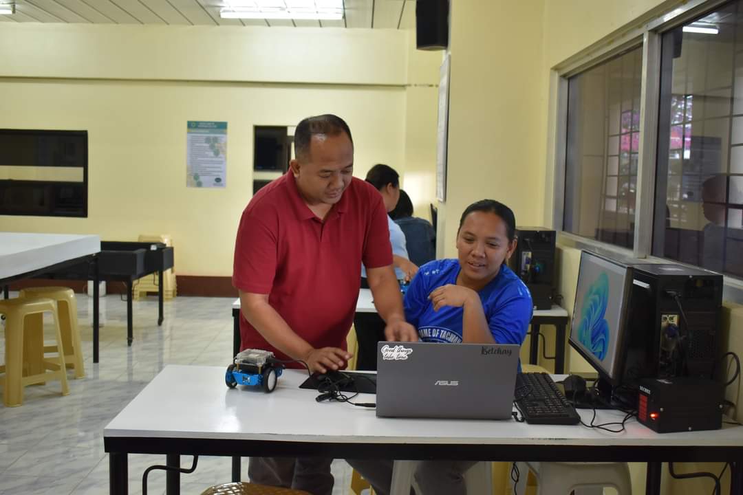 Trained teachers of Notre Dame of Banga and Notre Dame of Tacurong in Makeblock mBot and Arduino integration into their curriculum.