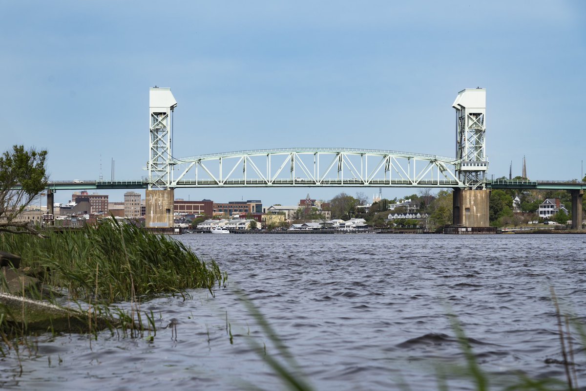 Plan ahead, Seahawks - Eastbound lane closures for a Cape Fear Memorial Bridge preservation project are scheduled to begin tonight. Save time, avoid surprises and plan alternate routes. See @NCDOT resources for details. ncdot.gov/projects/cape-…