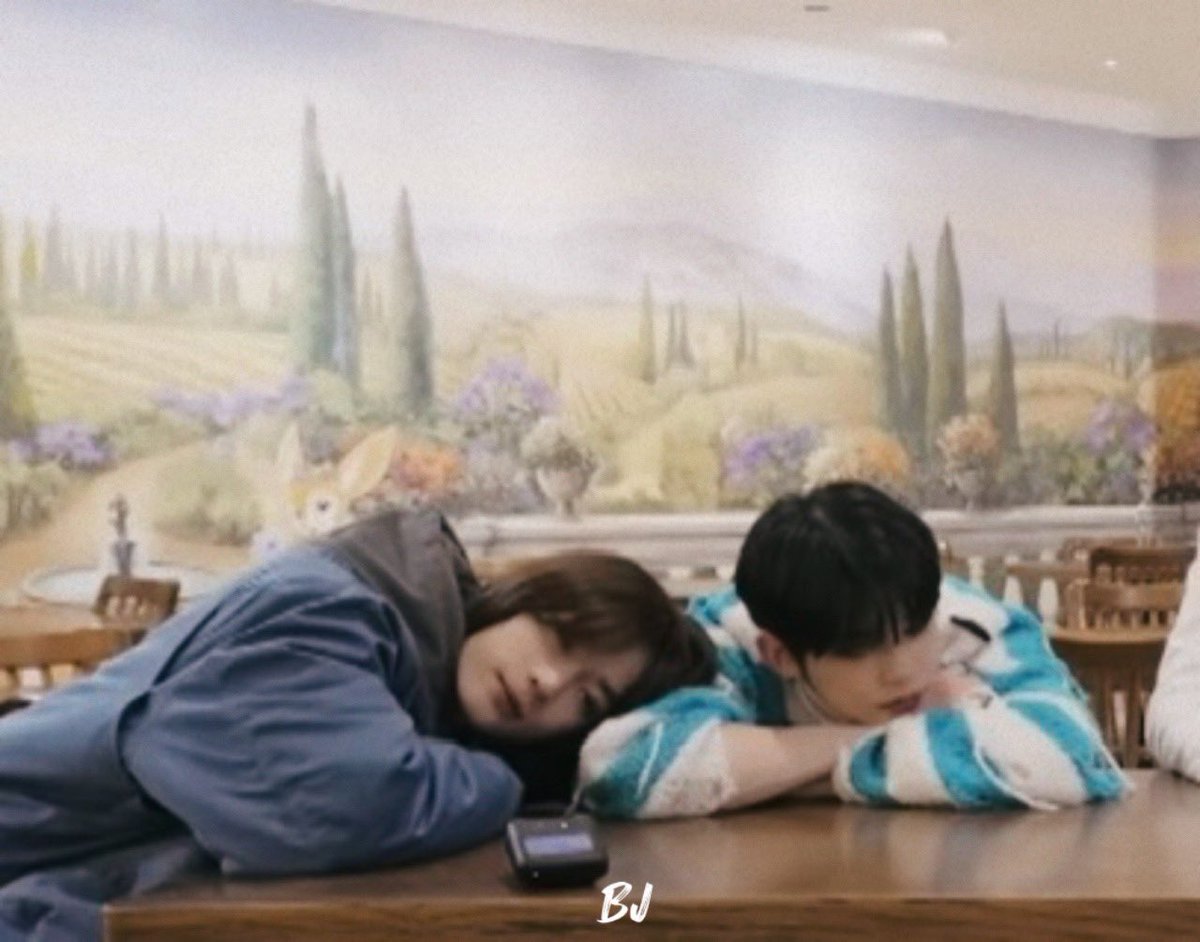 B1339J's tweet photo. 💤 https://t.co/KGE6qBrHK7