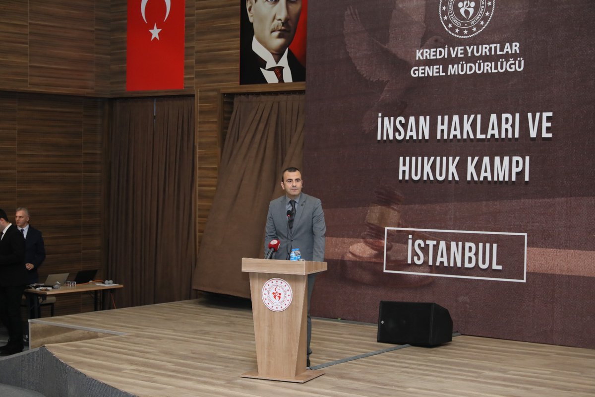 "Devlet, hak ihlallerini önleyici bir mekanizmaya sahiptir."

Sayıştay Başkanı Metin Yener ve GSB Müşaviri Selim Cerrah, ilham veren konuşmalarıyla İstanbul İnsan Hakları ve Hukuk Kampında gençlerleydi. ⚖️ 

#GSBYurtlarıKampta