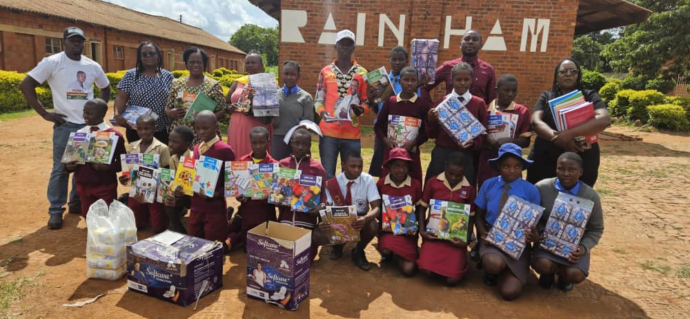 NontandoMagagu3's tweet photo. @ZANUPF_Official Hon. Kudakwashe Mananzva, donated Textbooks at Rainham Primary School in line with Education 5.0. Hon Mananzva also donated sanitary pads fr young girls at è same schools.
#Zvimba East Constituency @k_mohadi @AckimReason @BeaConde11 @ChimhamhaZw https://t.co/R5jdAAiDXE