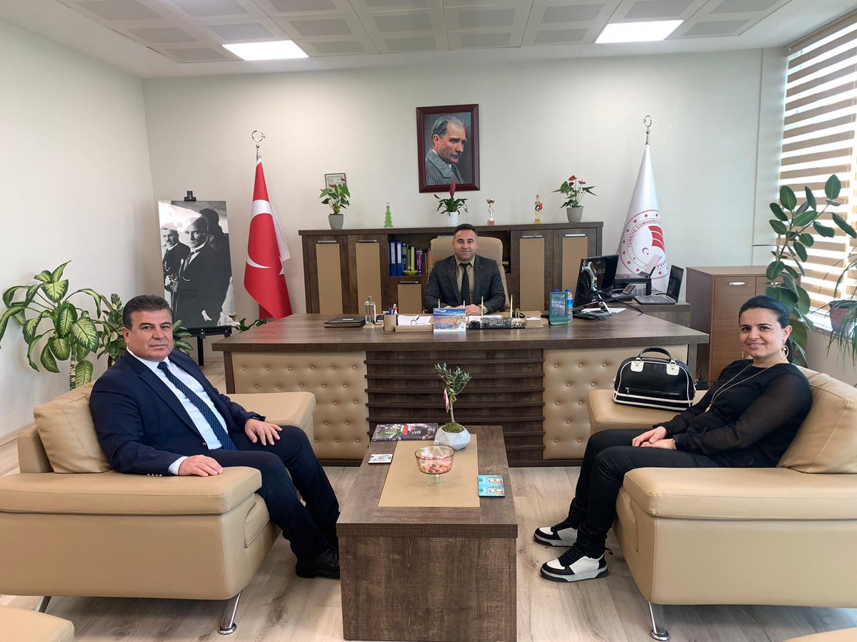 Manavgat Kaymakamı Sayın Adil KARATAŞ'ı ve Manavgat İlçe Tarım ve Orman Müdürü Sayın Hakan KAPAKLI'yı ziyaret ederek, IPARD III Programı ve TKDK destekleri hakkında bilgi paylaşımı yaptık. Sayın Kaymakamımıza ve Müdürümüzü nazik ev sahiplikleri için teşekkür ederiz #tkdk #yatirim