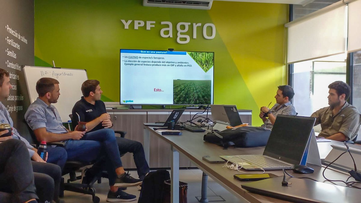 GuazzaroniGreco's tweet photo. CAPACITACIÓN >>> SEMILLAS FORRAJERAS ✅🌿
Reunión técnica de capacitación para nuestros Asesores Comerciales acerca de semillas forrajeras.

#YPFagro #GrupoGuazzaroniGreco #SiempreEnMovimiento
#Semillas #Forrajeras #Argentina #materiaseca #producción #pastura #semillaforrajera https://t.co/xZJrRh0oQZ