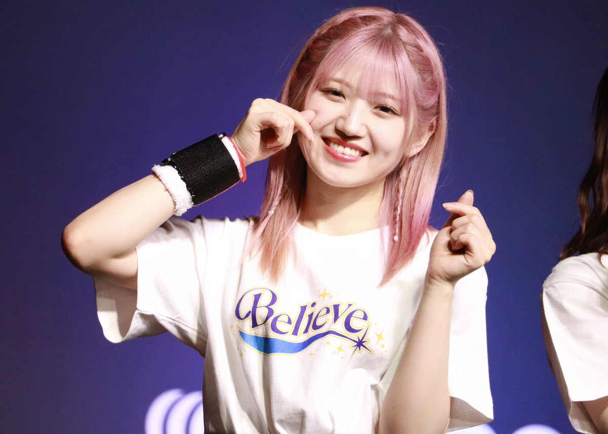 いろんなポーズの彩希ちゃんおすそわけ。 HADO楽しすぎた！🌸彩希