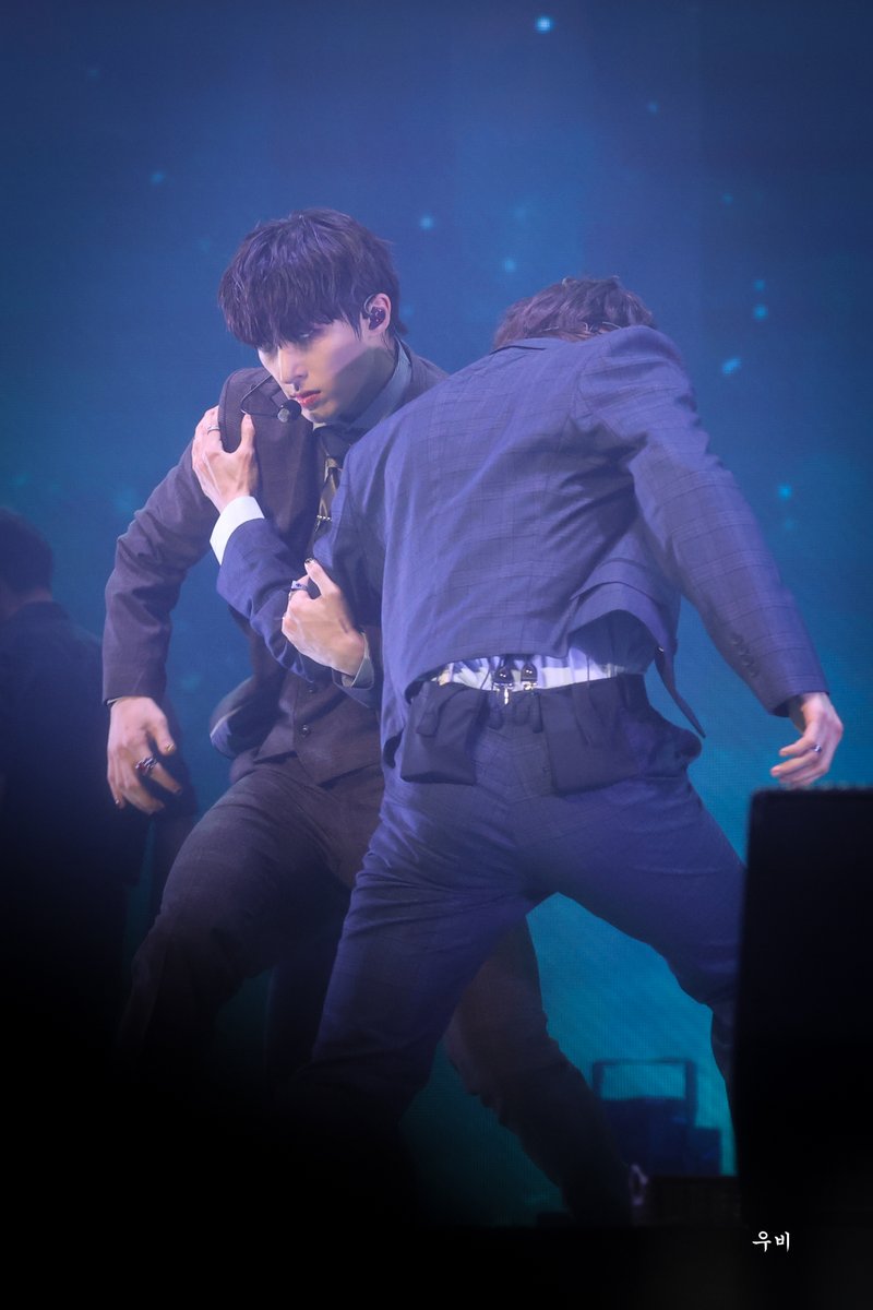 Raincoat_1024's tweet photo. 240128  TOWARDS THE LIGHT : WILL TO POWER IN SEOUL   

무대 끝나고 민기의 시선 끝은 계속 윤호였다

#에이티즈 #ATEEZ #윤호 #민기 #YUNHO #MINGI https://t.co/mcshAIgQ2Q