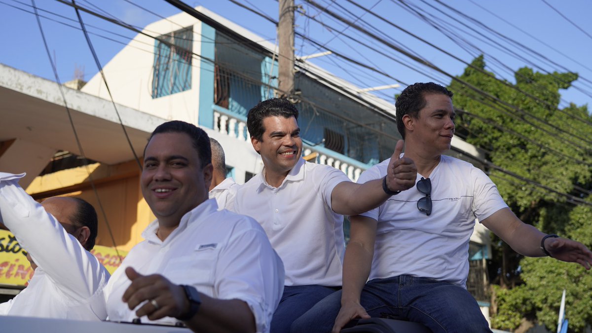 warnaudbisono's tweet photo. Hoy los municipios de San Antonio de Guerra y SDE (Circunscripciones 1, 2 y 3) dijeron que el CAMBIO sigue. El entusiasmo y alegría de nuestra gente se sintió en todas las calles. Gracias al pueblo por respaldar la gran obra del gobierno de nuestro presidente @luisabinader . 

¡¡¡Volveremos a ganar!!!