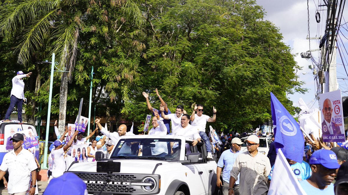 warnaudbisono's tweet photo. Hoy los municipios de San Antonio de Guerra y SDE (Circunscripciones 1, 2 y 3) dijeron que el CAMBIO sigue. El entusiasmo y alegría de nuestra gente se sintió en todas las calles. Gracias al pueblo por respaldar la gran obra del gobierno de nuestro presidente @luisabinader . 

¡¡¡Volveremos a ganar!!!