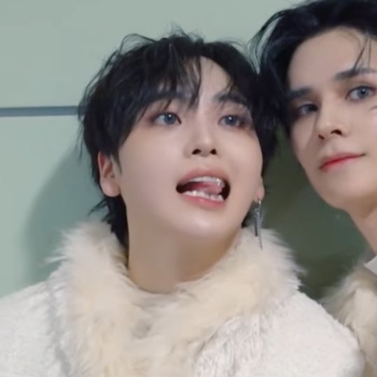 jjunrangdan's tweet image. 투스젬 했다고 셀카 바이브 달라지는거 겁나 쭈음 ㄷㄷ