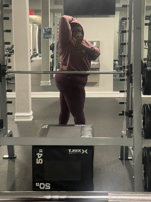 Workout &amp; Obligatory post-workout pics https://t.co/nFmcsZ2Pus