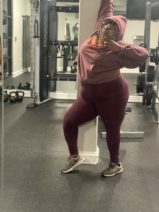 Workout &amp; Obligatory post-workout pics https://t.co/nFmcsZ2Pus