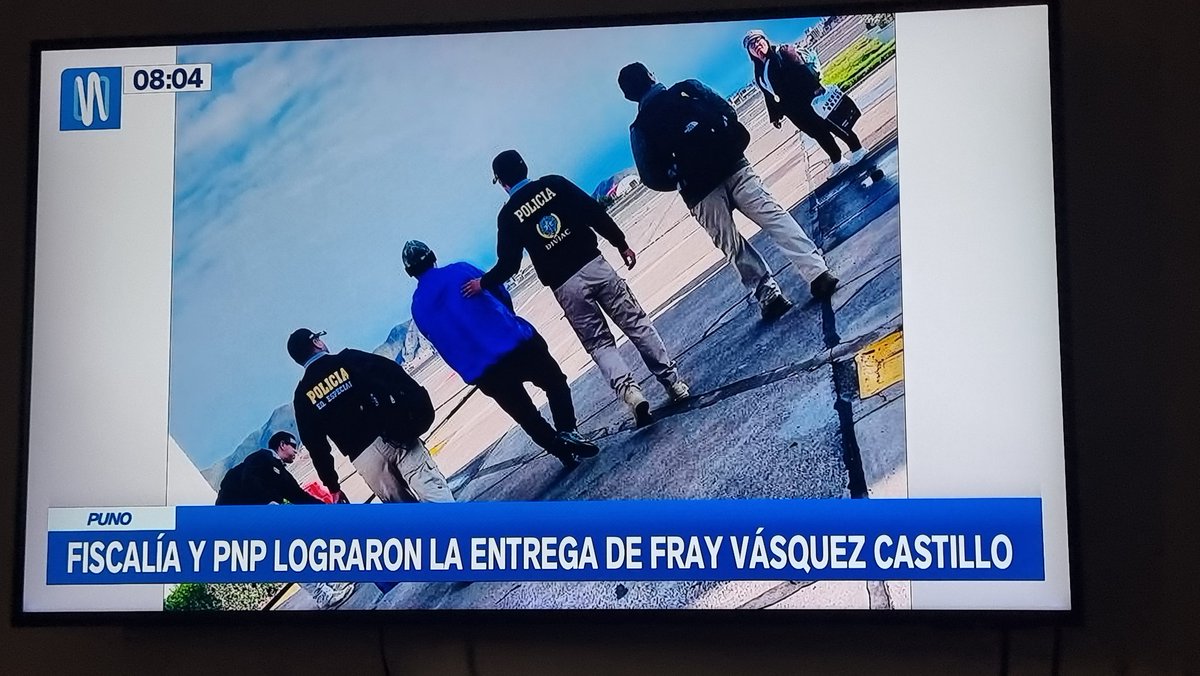 Fray Vásquez ya está camino a Lima. Ayer a las 10:30pm. el sobrino de Pedro Castillo se entregó en la ciudad de Desaguadero - Puno. Desde hace 11 meses la PNP y el.equipo de la fiscalía del EFICOP han venido realizando negociaciones con él.