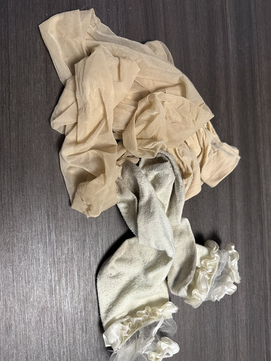 MrMirror001's tweet photo. 这期就到这吧，丝袜套棉袜果然yyds。我这主打是真实，主要是看不惯某些作品P的都没纹路了。有喜欢的富哥可以打赏，加速我出下一期，谢谢。
#原味棉袜  #原味丝袜 #学生约拍 #丝袜套棉 https://t.co/BdRvulVp9m