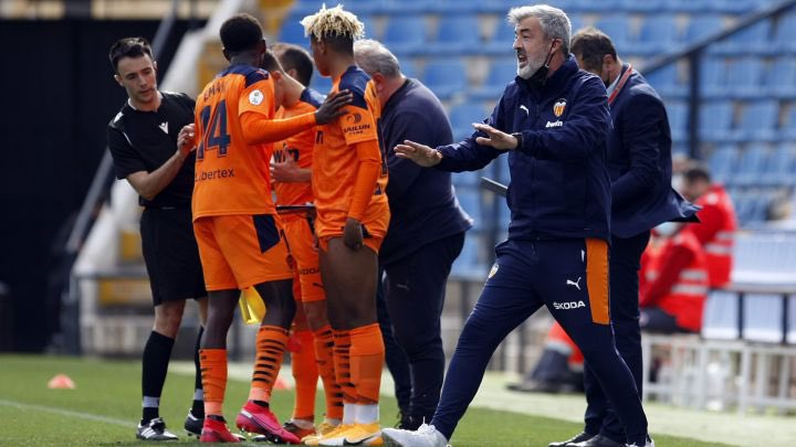 UcvFootball's tweet photo. 📢 Mañana asistirá @o_fer21 al #MIMEVR24, entrenador profesional de fútbol con una gran trayectoria:

➡️ Entrenador de Atlético de Madrid “B”, Valencia Mestalla, U.D. Almería y seleccionador de la sub-16 de Catar. https://t.co/UNAY8s98jB