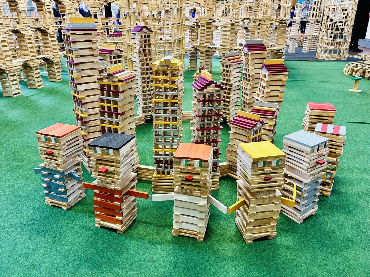 Thank you Parkside Primary in Chingford London for a wonderful 4 days! The whole school from
Nursery to Y6 took part, 700 children and 24 classes!!!!👏👏👏👏👏
Children you were all superstars and a big thank you to Amy Millan for organising such a wonderful event!!