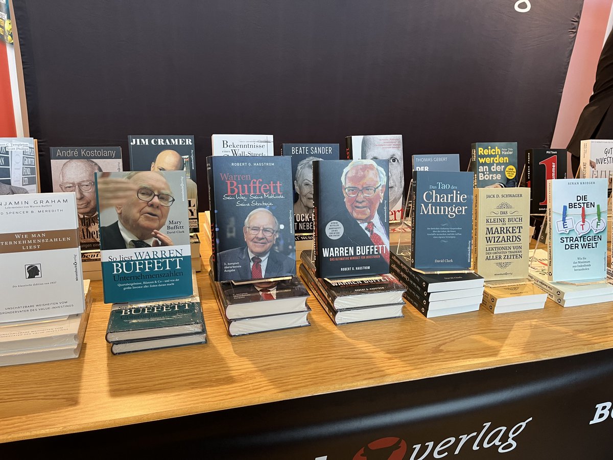 Wir sagen Danke!

Am vergangenen Wochenende waren wir mit unseren Büchern beim Börsentag in Dresden und konnten einige von Euch treffen.📚

Aber keine Sorge, falls Ihr uns verpasst habt: Wir sind in diesem Jahr noch auf einigen Messen dabei. 🎉

#börsentagdresden #dresden #buch