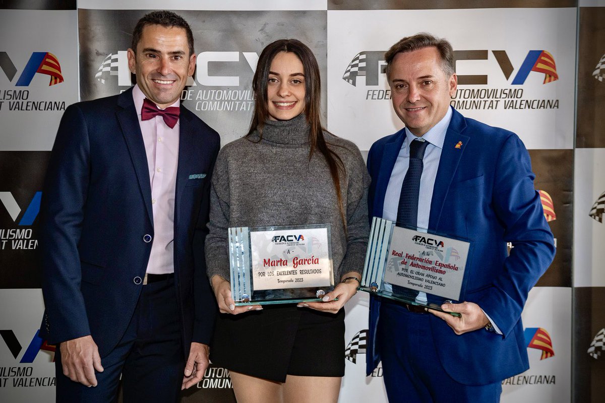 ManuelAvino's tweet photo. Ayer tuve el placer de asistir a la Gala de Campeones de la Federación de Automovilismo de la Comunitat Valenciana.Fue fantástico reencontrarse con la familia, con los amigos, con toda mi gente de la @fedacv y ver que el legado dejado hace más de 7 años, sigue más vivo que nunca. https://t.co/4qgE805Pyu