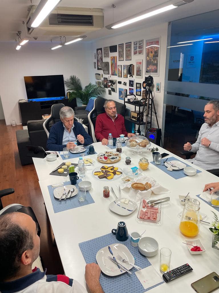 NobelActus's tweet photo. Conversas Matinais #1

Preparamos algo especial para começar o dia e a semana, com inspiração e partilha!

O que esperar?
Partilha de experiências, conversas sobre temas que impactam o nosso dia a dia, com colaboradores e convidados, entre amigos, clientes e parceiros comerciais. https://t.co/oJzCP6GdIQ