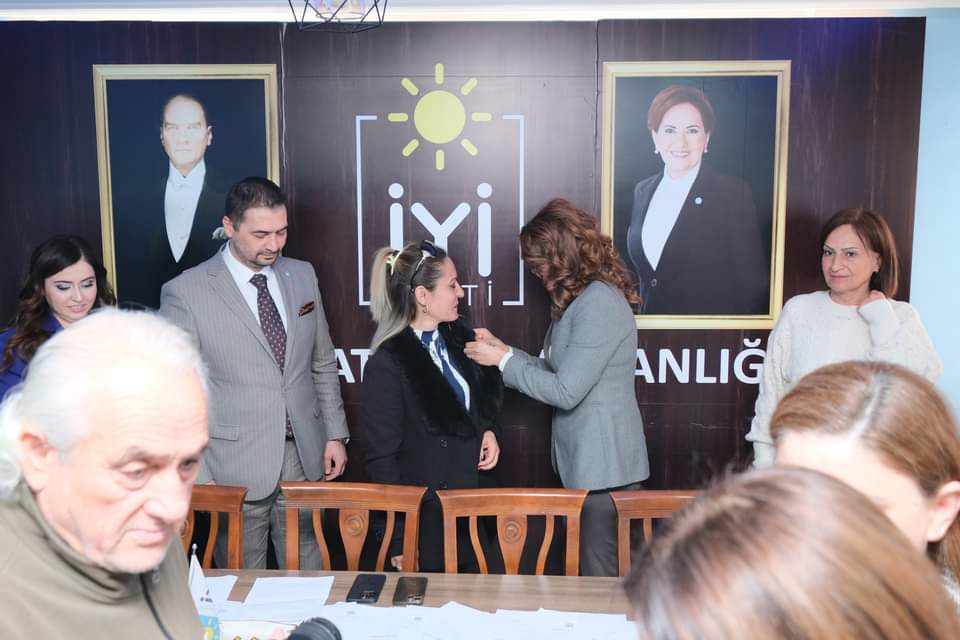 kurtaysenkurt's tweet photo. Bugün Manavgat ilçe başkanlığımızda İl başkanımız Sn. Vahdet Afşin Karacan'ın da katıldığı toplu üye katılımındaydık.
Partimize katılan tüm yol arkadaşlarımıza aramıza hoş geldin diyor bu kutlu yolda, birlikte  nice başarılarla dolu dönemler diliyorum.
Böylesine güzel ve cesur insanların aramıza katılmasına vesile olan kıymetli ilçe başkanımız Esma Kara'ya teşekkür ediyorum.
