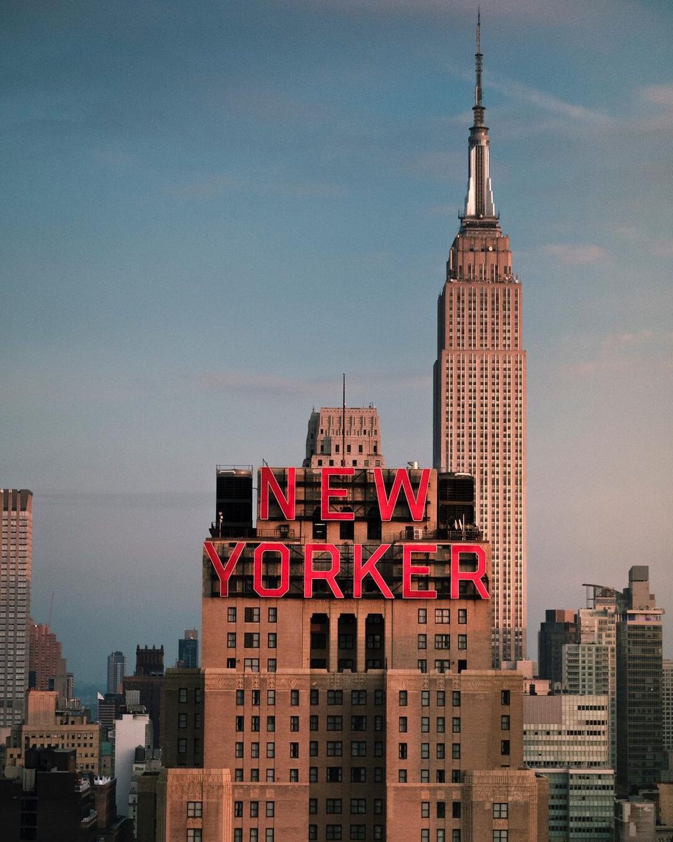EmpireStateBldg's tweet photo. Wendy Williams favorite hotel 

📷: alex(.)savidis/IG https://t.co/6hwdpO7l83
