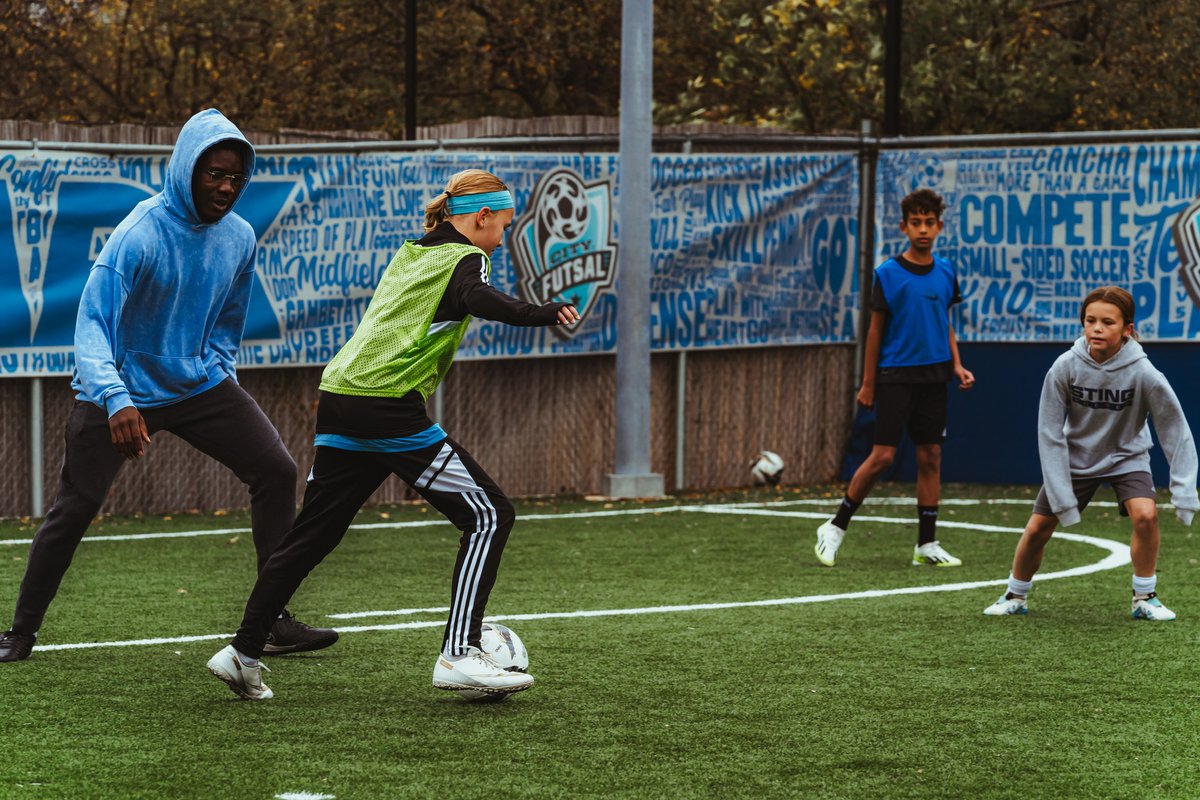 Ainsley with the lock down defense 💪🔒

#GOLDSTANDARD 🎗️