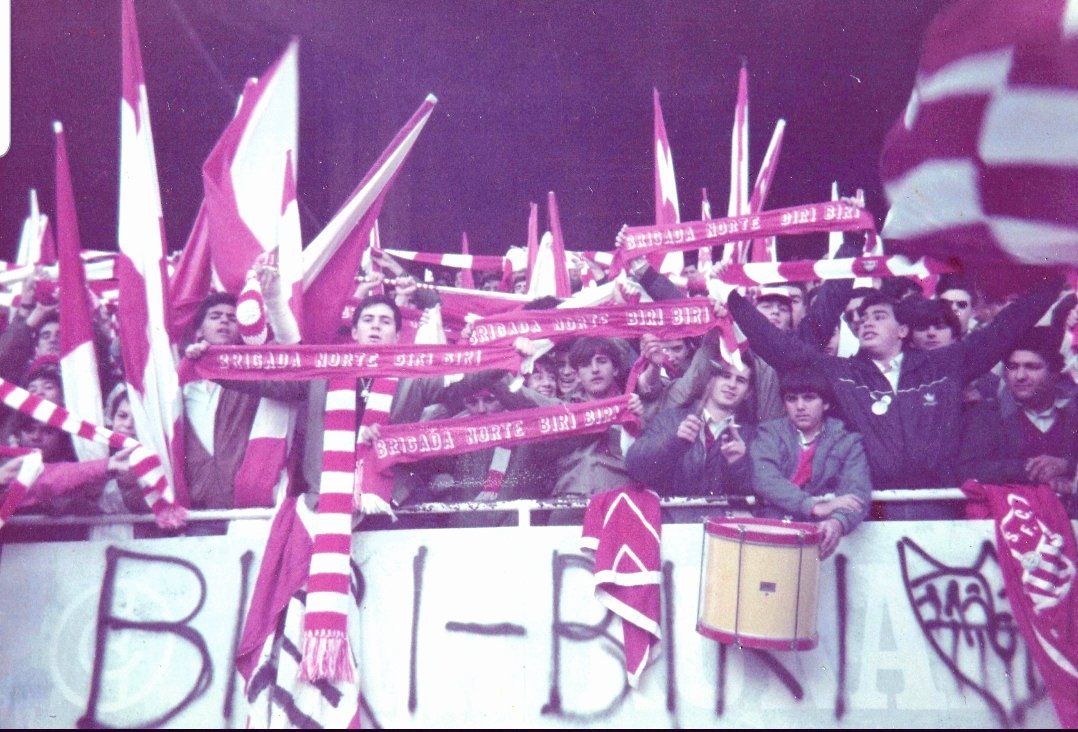 culturayesenzia's tweet photo. Brigada norte biri biri.
#ultras #sfc #golnorte #viejostiempos https://t.co/HEfhak9ER4