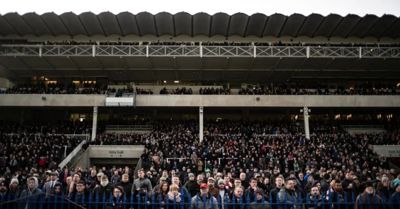 RacingPost's tweet photo. Leopardstown bosses are expecting another colossal crowd to descend on the capital this weekend for the Dublin Racing Festival with a large influx of racegoers from Britain anticipated to cross the Irish Sea for the two-day event

Read more 👇