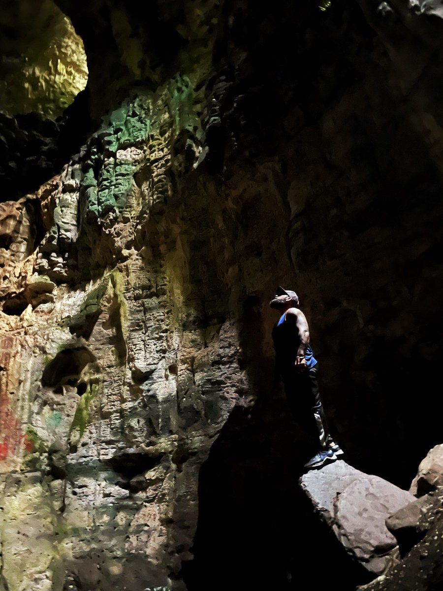 CachErick's tweet photo. Una mirada desde adentro ⛰️ #cuevas de Rolando. https://t.co/jrWOnWJfdb