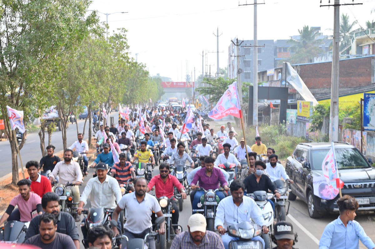 paruchuriJSP's tweet photo. అనకాపల్లి జిల్లా జనసేన శ్రేణుల ఆత్మీయ సమావేశం లో పాల్గొనడం జరిగింది. ఉత్తరాంధ్ర విజయానికి అనకాపల్లి నుండే నాంది పలుకుదాం అని పిలుపునివ్వడం జరిగింది. @JanaSenaParty. #JanaSenaParty #JanasenaTDP #pawankalyan https://t.co/h6VndbQvUj