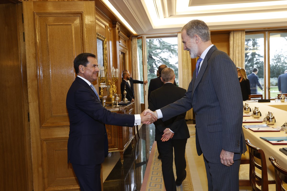 Daniel Haime Gutt, presidente del Patronato de la Fundación Carolina Colombia participó como invitado en la sesión, exaltando la labor de la Fundación en 🇨🇴, próxima a conmemorar su XX aniversario
📷 © Casa de S.M. el Rey
<a href="/Red_Carolina/">Fundación Carolina</a> 
<a href="/desdelamoncloa/">La Moncloa</a>
<a href="/MAECgob/">Ministerio de Asuntos Exteriores, UE y Cooperación</a>
<a href="/EmbajadaEspCol/">Embajada España Col</a>