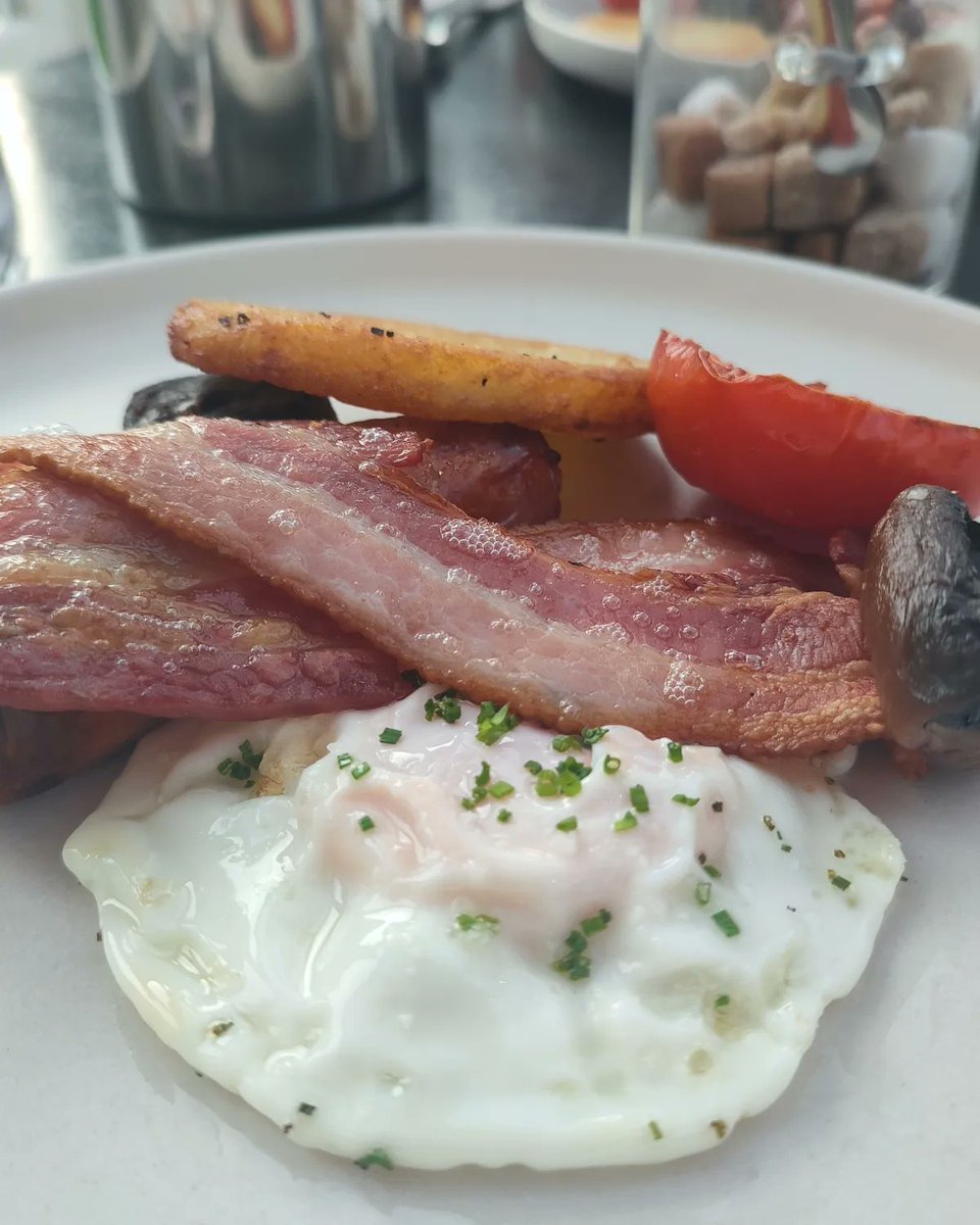 Mr_H_YouTube's tweet photo. This is a "posh" full English breakfast.
Tasted so good!!
#fullenglish
#breakfast
#bacon
#foodappreciation https://t.co/pNxgLoUbDm