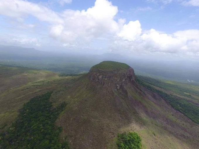 Montaña Arau desde arriba, al sur de nuestro Territorio Esequibo. #29Ene  

¿Te gustan nuestras publicaciones de los paisajes al Este de Venezuela? #MiMapa