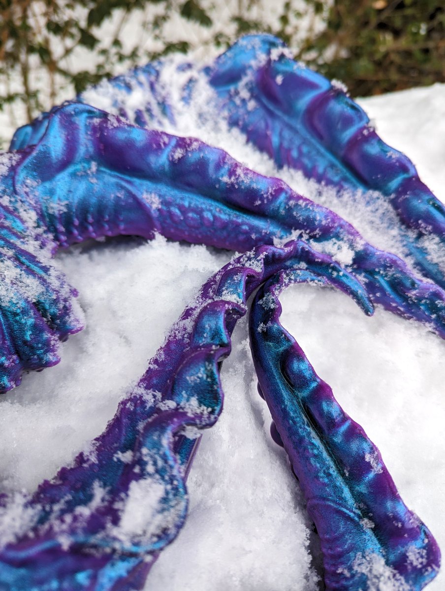 HodgePodgeEnt's tweet photo. ❄️🐙Want a snow wiggler of your own?🐙❄️
 
Like, retweet, and follow for a chance to win one of these lovely colorshift Scyllas!

As always, 18+ only!

International friends are responsible for customs/import fees.

Winner will be contacted via dm on 02/05! https://t.co/YxRvbeLkjr
