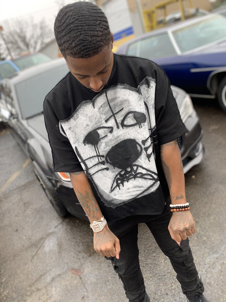 Lilleak1000's tweet photo. I DON’T GOT NO RAPPER FRIENDS I HANG WIT DA VULTURES 🦅💙 https://t.co/7U8LICCSjY