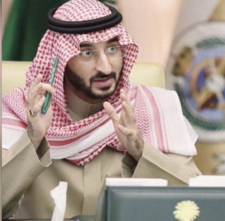 #الامير_عبدالله_بن_بندر_بن_عبدالعزيز 
وزير الحرس الوطني،ومسيرةٍ مُشرِّفةٍ للغاية في خدمة دينه ومليكه ووطنه،ومن يعرف سموه وتواضعه الجم،لابد وأن يشعر تجاهه بكل الحب والتقدير على المستويين المهني والشخصي.وأنا تعلمتُ الكثير من سموه والمعنى الحقيقي للحياة العملية ومن محبي سموه الكريم.