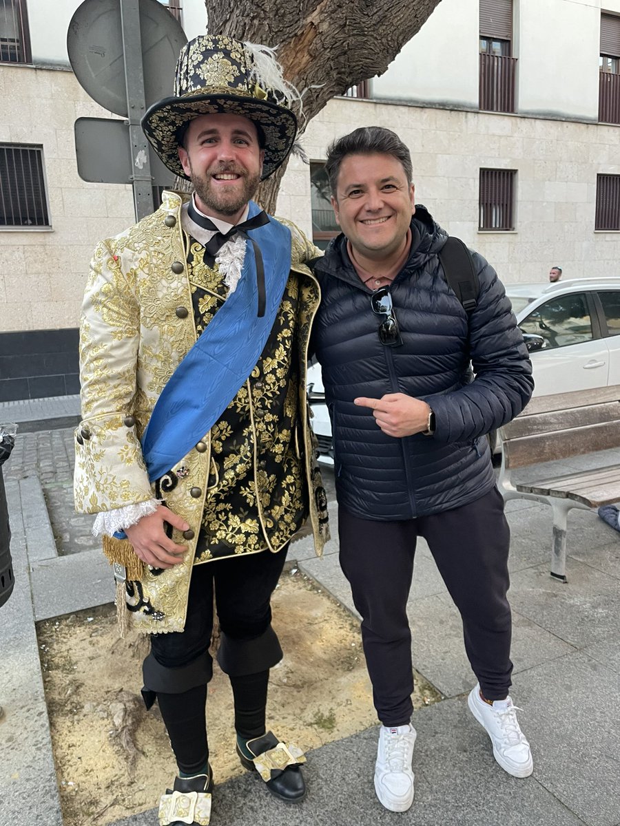 PaquitoCM's tweet photo. El Rafita Velázquez de verdad y el del Temu https://t.co/yu98z70XrT