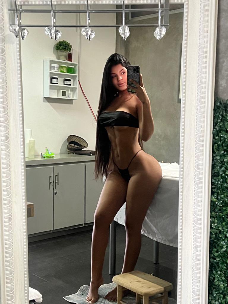 ambarzdx's tweet photo. Hola mis amores volví de nuevo estoy super disponible en Cancún no te lo pierdas estaré pocos días aquí 6241782652 envíame un WhatsApp y te mandaré mi información #Cancun #labutiquevip https://t.co/WMJB3ZItbp