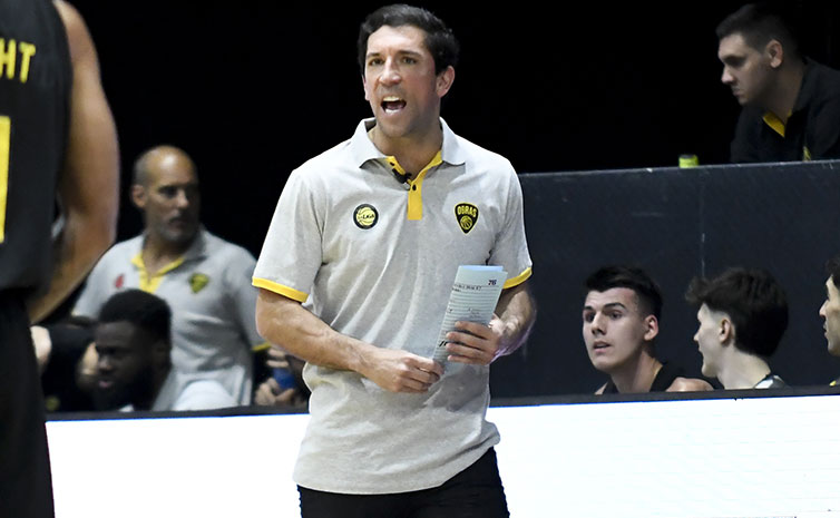 basquetplus's tweet photo. El entrenador estadounidense del Tachero recibió la oferta de Doc Rivers para volver a integrar su cuerpo técnico con lo cual se sumará a Milwaukee Bucks.

¡Bombazo! Pete Domínguez deja Obras: regresa a la NBA; https://t.co/5oaAw1rrdh
#LaLiga40 #NBA https://t.co/11IzweFhxM