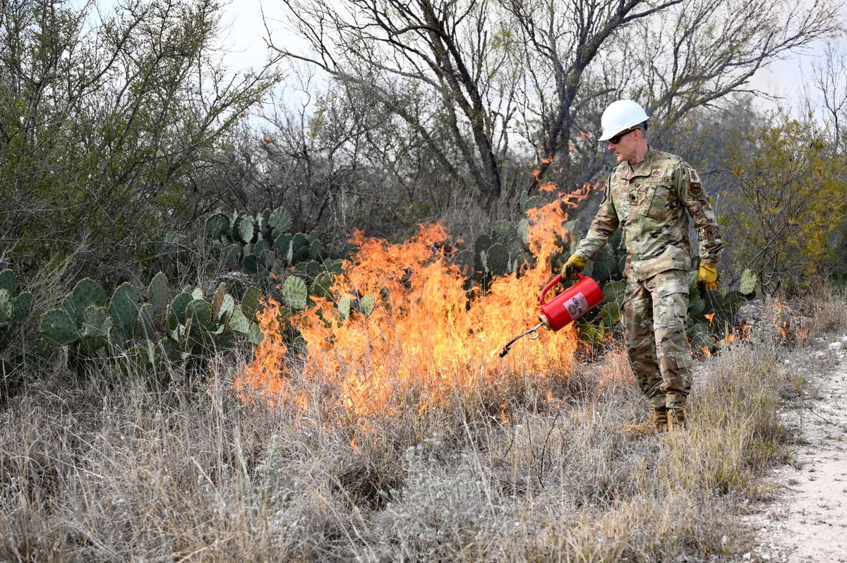 .@usairforce Lt. Col. John Casey demonstrates controlled burn techniques at Laughlin Air Force Base, Texas. 

Employing a drip torch for precise ignition, he exemplifies the importance of managing fire spread with precision and expertise. #FireManagement