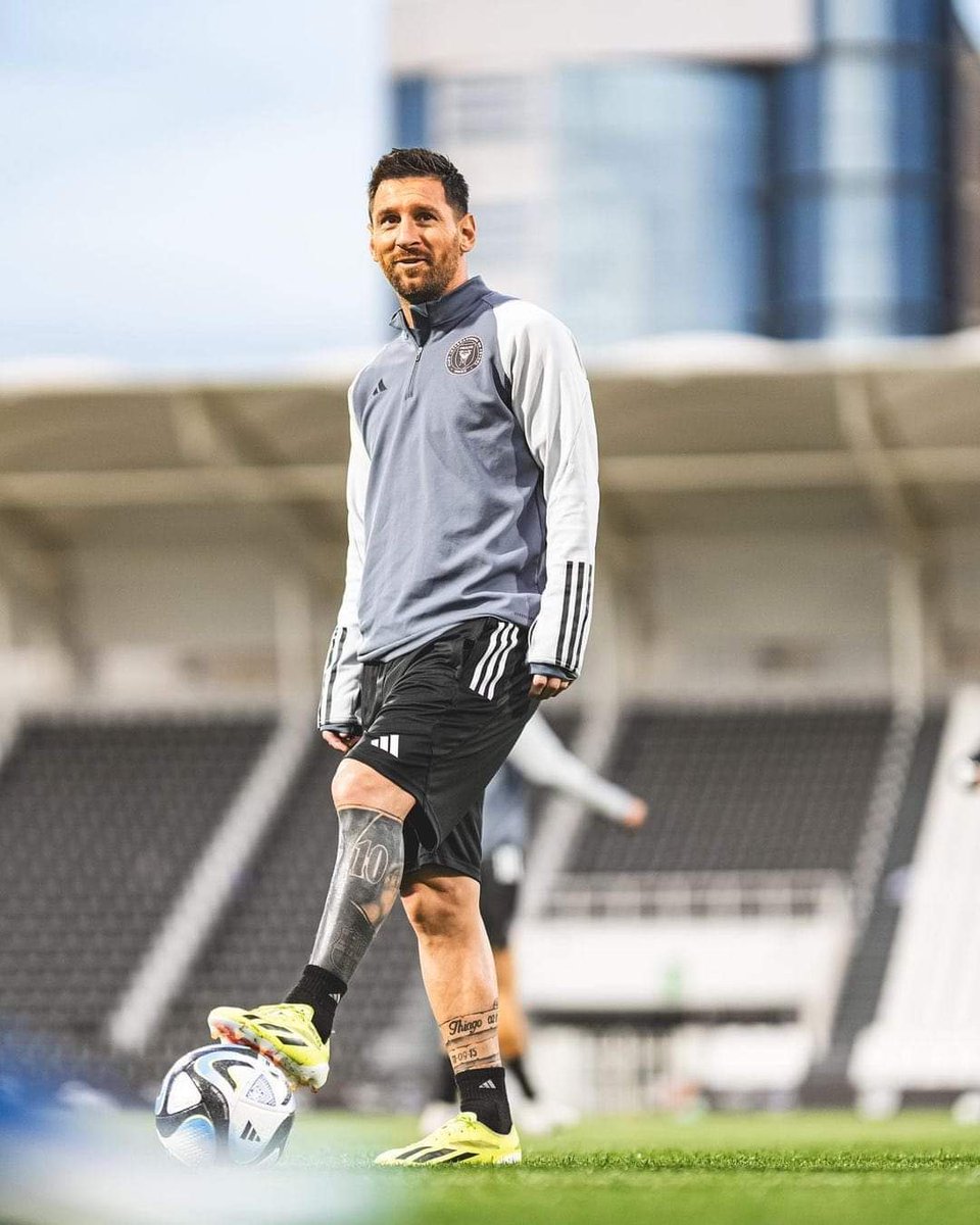 Rkkhattak01's tweet photo. ONE ANS ONLY GOAT OF FOOTBALL 🐐
#InterMiami #AlHilal #Alhilalsudia
#Messi𓃵 #Ronaldo𓃵 #Holand #Neymar #suraz https://t.co/7VJWjeT3JL