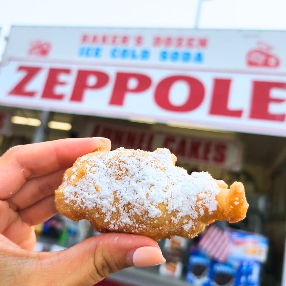 Want some #Zeppoles to satisfy your sweet tooth cravings? 😋  Like if you're a zeppole lover! 💖  #FamousFoodFestival #emilysapplepuffs #fooddiary #nycfoodcoma #newyorkfood #longislandfood #BuzzFeast #EEEEEEATS #EatingNewYork  #FoodLover #sweettooth #zeppolecraving #dessertporn