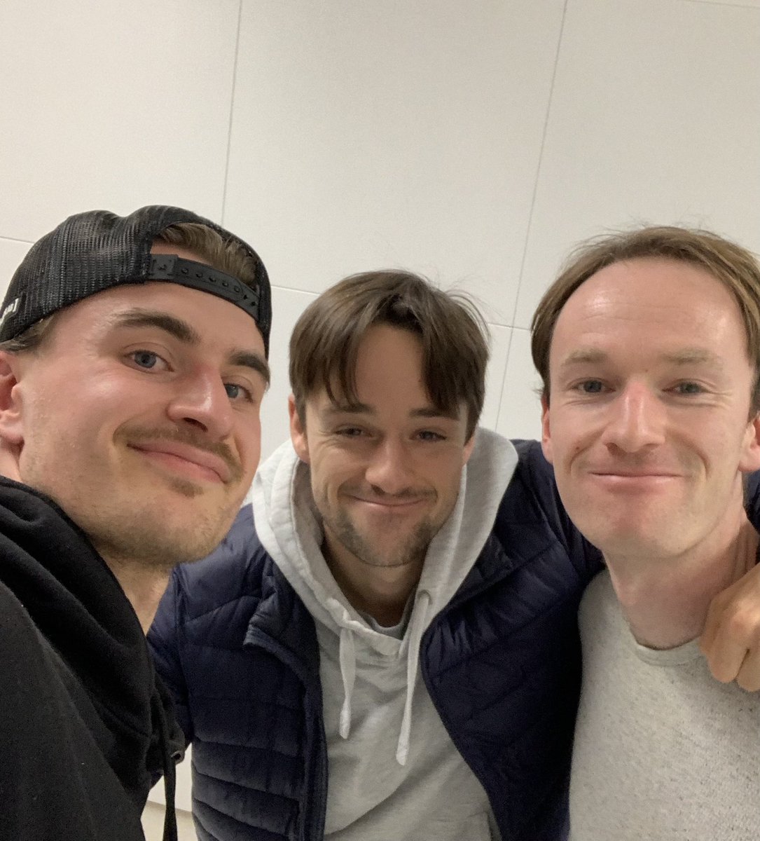 Marcus Mehnert gjest i årets første Bærumsball-episode🤝

Om de tunge tankene og hvordan han kom seg ut av depresjonen, en ufortalt historie om en taus Bob Bradley på spinningsykkelen, å svelge tungen, bergenspressen og Strømsgodset📻
Link: open.spotify.com/episode/7MThvk…