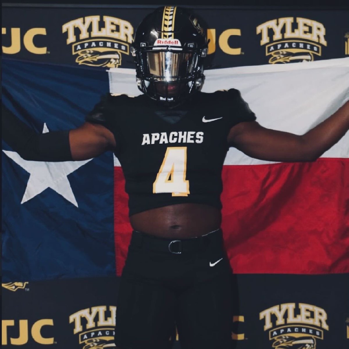 Frederi26888817's tweet photo. 100% committed 🪶🪶🖤💛@CoachJacobsonTJ @EatonEagleFB #Feathersup #Chapter2 https://t.co/nENjei2KxL